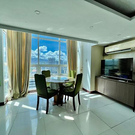 2 Bedroom Condo Unit With City And Mountain View Cebu Eksteriør billede