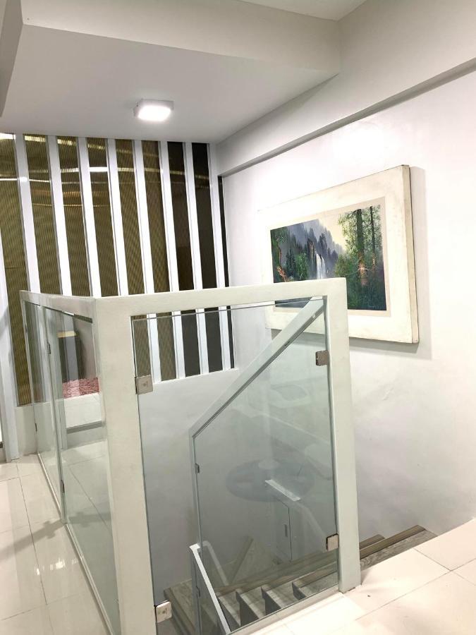 2 Bedroom Condo Unit With City And Mountain View Cebu Eksteriør billede