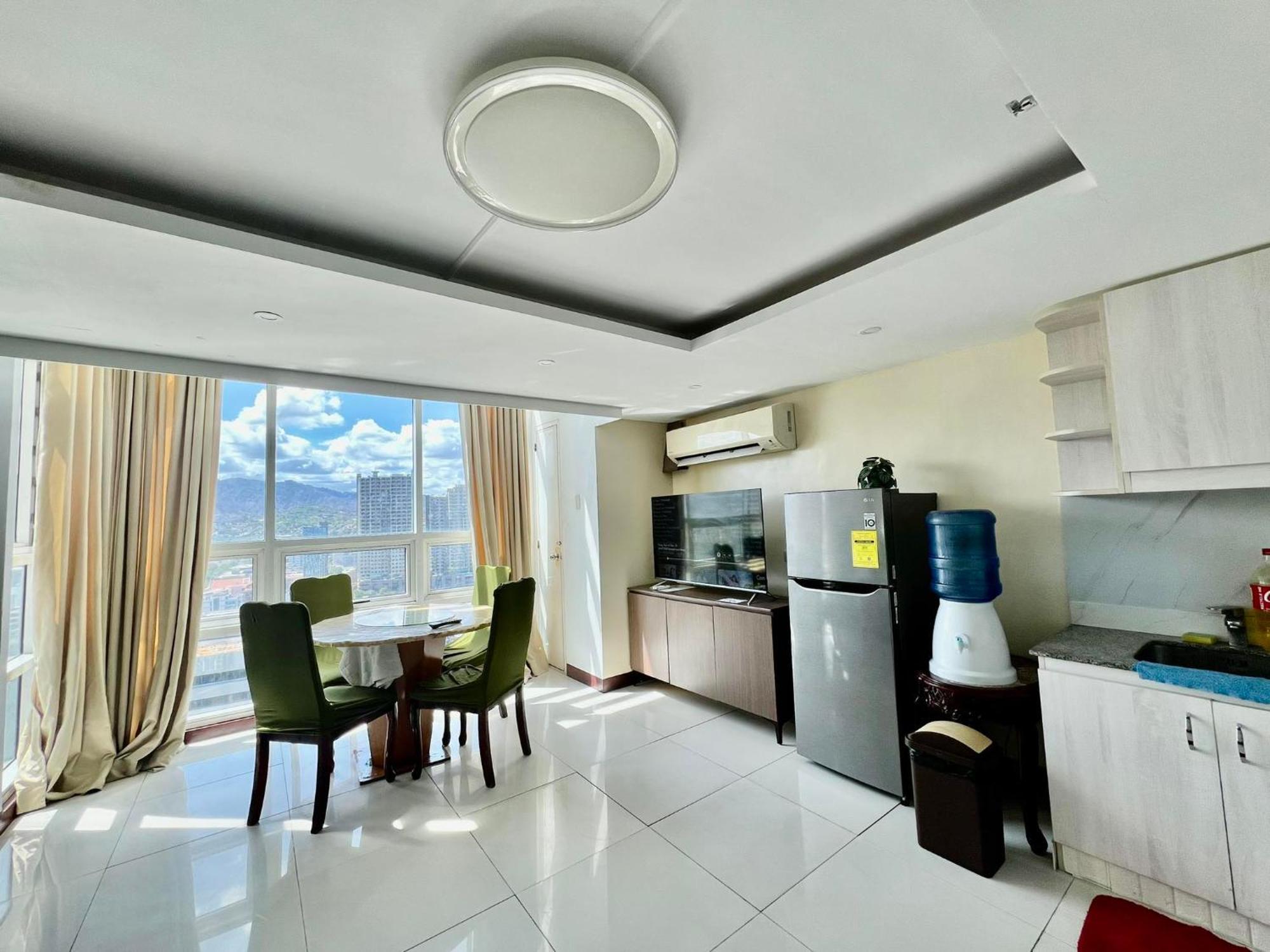 2 Bedroom Condo Unit With City And Mountain View Cebu Eksteriør billede